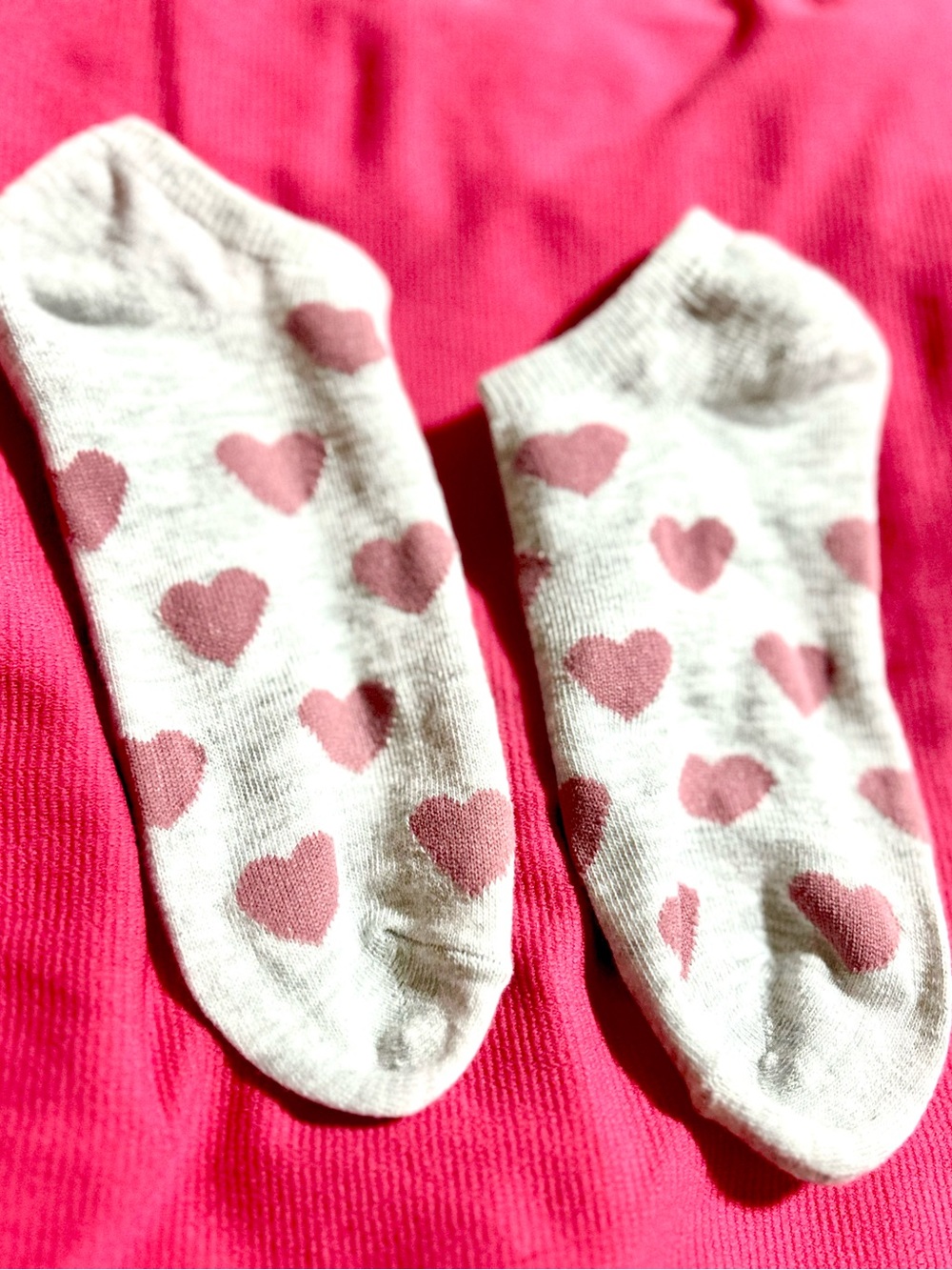Pink Hearts No-Show Socks- White/Pink